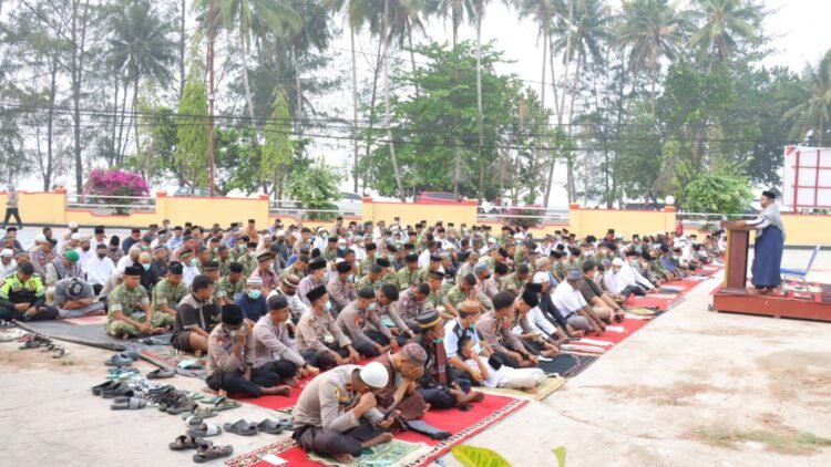 Polres Kaimana Bersama Forkopimda dan Masyarakat Gelar Salat Istisqa, Mohon Hujan dan Perkuat Pesan Kamtibmas