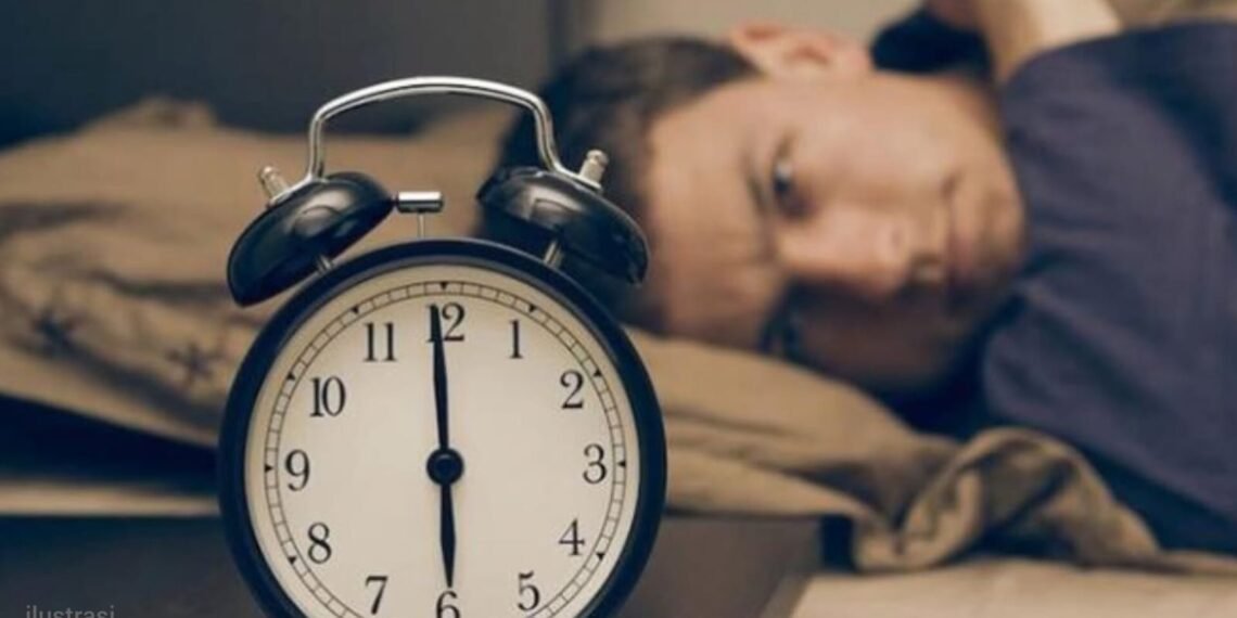 Terbangun Sebelum Alarm, Wajar atau Tanda Gangguan Tidur?