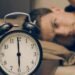 Terbangun Sebelum Alarm, Wajar atau Tanda Gangguan Tidur?