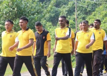 Bangun Semangat dan Kebersamaan, Kapolres Sarmi Bersama Personel Gelar Olahraga Jalan Pagi