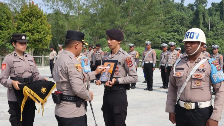 Tegakkan Disiplin dan Kode Etik, Kapolres Sarmi Pimpin Upacara PTDH Satu Personel Polri