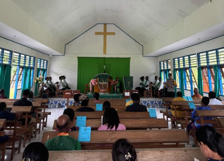 Melalui Minggu Kasih, Polsek Pantai Barat Bangun Kedekatan dengan Jemaat Gereja Imanuel Arbais