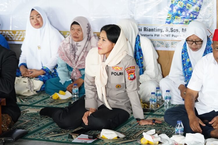 Wakapolda Papua Barat Brigjen Pol Dr. Sulastiana Hadiri Pengajian Rutin BKMT Di Masjid Al-Fatah Kampung Sidey, Ajak Masyarakat Perkuat Iman, Kerukunan, Dan Jaga Kamtibmas