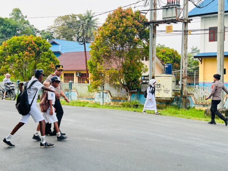 Kapolres Sarmi Turun Langsung Ke Jalan, Strong Point Pagi Wujudkan Pelayanan Polri Kepada Masyarakat