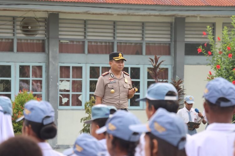 Kapolres Sarmi Hadir Di Sekolah, Serukan Stop Narkoba, Stop Bullying dan Bijak Bermedia Sosial