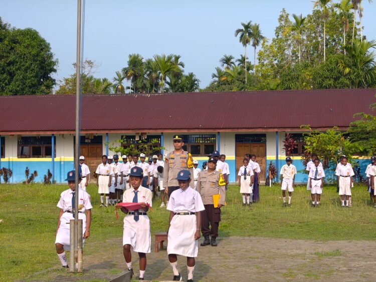 Kapolsek Pantai Barat Jadi Pembina Upacara Di Smp Negeri 1 Arbais, Ajak Pelajar Jauhi Narkoba Dan Miras