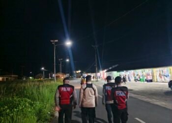 Polres Sarmi Hadir Untuk Masyarakat, Patroli Jalan Kaki Perkuat Keamanan Malam Di Mararena