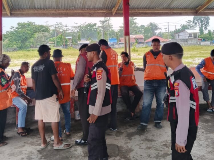 Hadir Dengan Humanis, Polres Sarmi Sambangi Pedagang Dan Warga Di Pasar Marena
