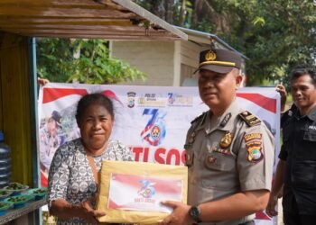 Sambut Hut Humas Polri Ke-75 Tahun 2026, Humas Polresta Manokwari Gelar Bakti Sosial Salurkan Sembako di Jalan Brawijaya Manokwari
