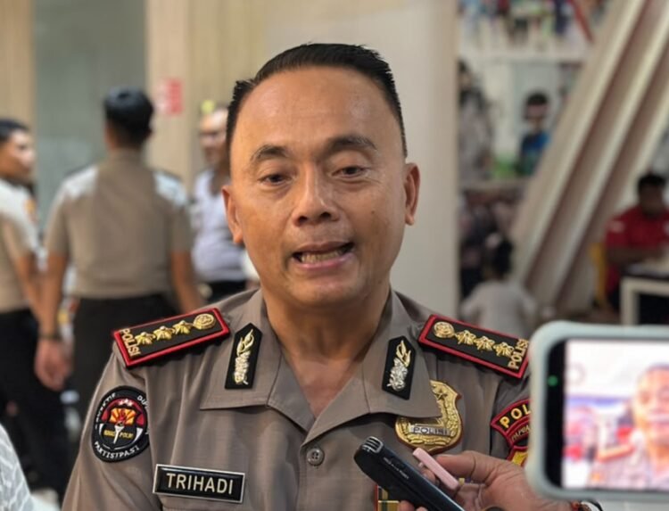 Sambut HUT Humas Polri ke-75, Bidhumas Polda Papua Barat Lanjutkan Rangkaian Bakti Sosial dengan Donor Darah Dan Pemeriksaan Mata Serta Pembagian 80 Kacamata Gratis