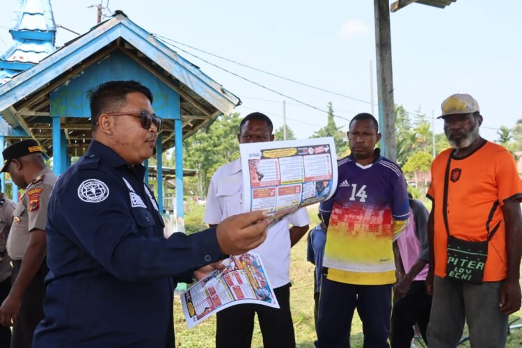 Cegah Kejahatan Digital, Sihumas Polres Sarmi Edukasi Warga Kasukwe Tentang Bahaya Judi Online Dan Penipuan