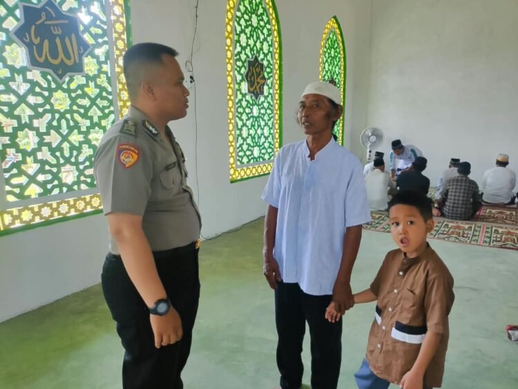 Tak Sekadar Beribadah, Polres Sarmi Manfaatkan Jum’at Keliling Untuk Perkuat Kemitraan Dengan Warga