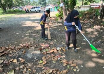 Ditbinmas Polda Papua Barat Gelar Green Policing Di Pantai Maruni, Ajak Masyarakat Jaga Kelestarian Lingkungan