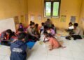 Atasi Kebosanan Anak Akibat Karhutla, Polsek Fakfak Timur Bersama Tim Ekspedisi Patriot Unhas Hadirkan Keceriaan di RUKITA Kampung Weri