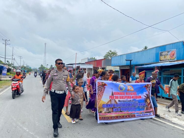 Sat Lantas Polres Sarmi Kawal Karnaval Religius Par Gki Diaspora Neidam, Arus Lalu Lintas Tetap Lancar