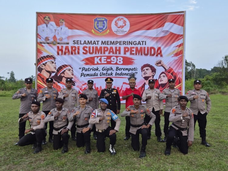 Dari Bonggo, Semangat Satu Nusa Satu Bangsa Terus Berkobar, Personel Polres Sarmi Dan Polsek Bonggo Hadiri Hari Sumpah Pemuda Ke-98
