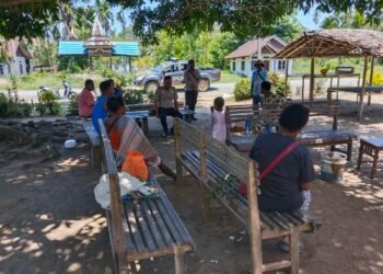 Perkuat Kemitraan Dengan Masyarakat, Kapolsek Pantai Barat Sambangi Warga Kampung Martewar