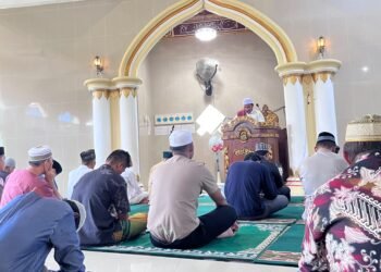 Pererat Silaturahmi Dengan Masyarakat, Polres Sarmi Laksanakan Jumat Keliling Di Masjid Ar Rahman Kuma